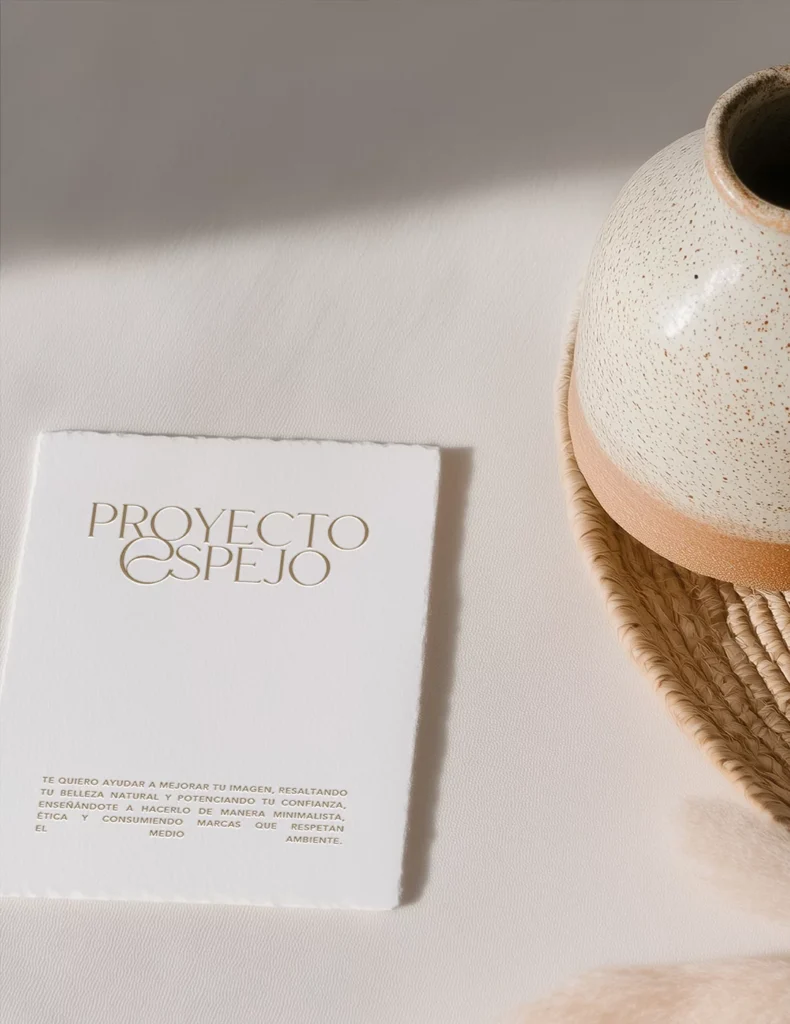 Branding Proyecto Espejo - tarjeta con aplicación de marca - Mutatis Estudio